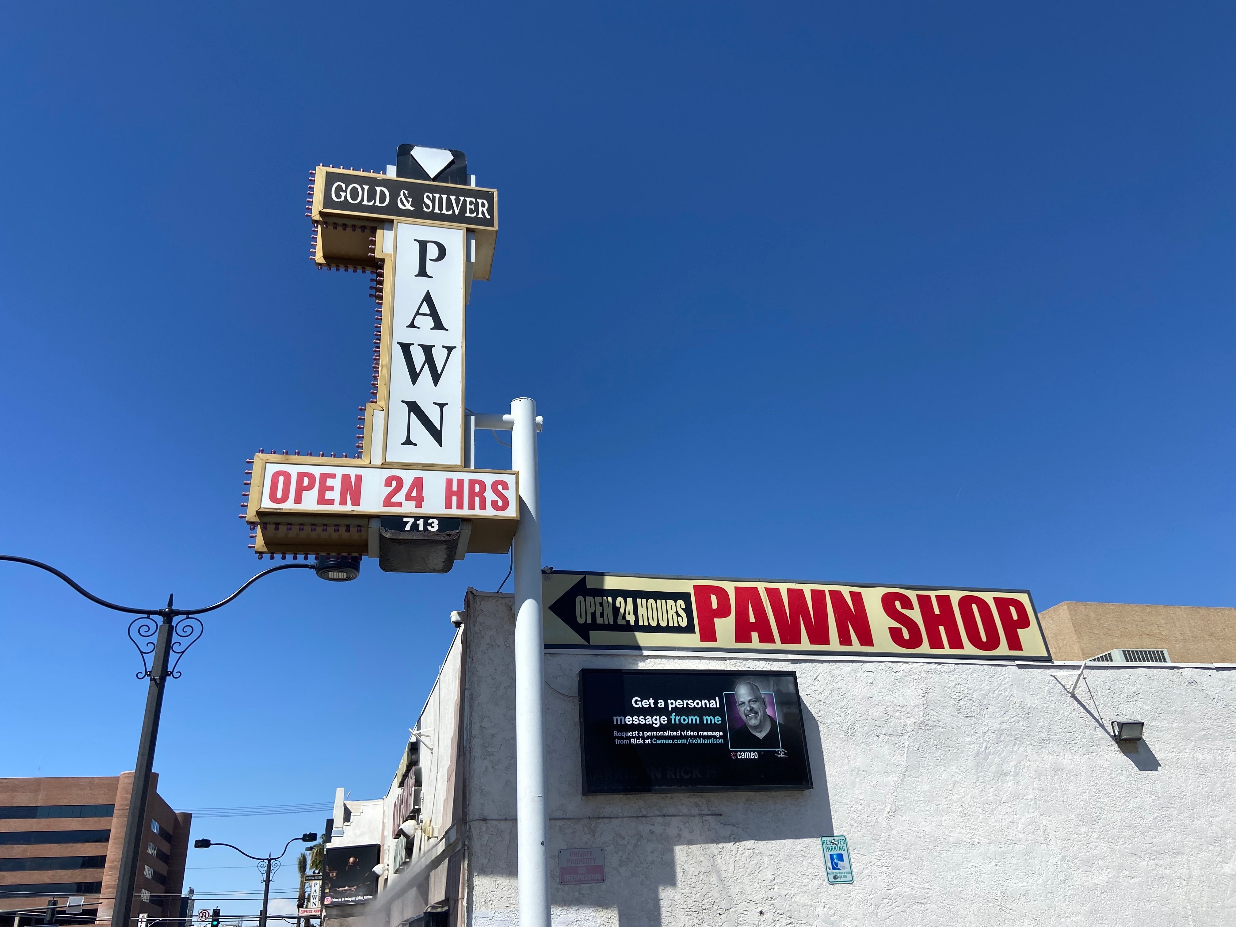 Pawn and loan stores aren't doing great in the Covid-19 economy - Vox