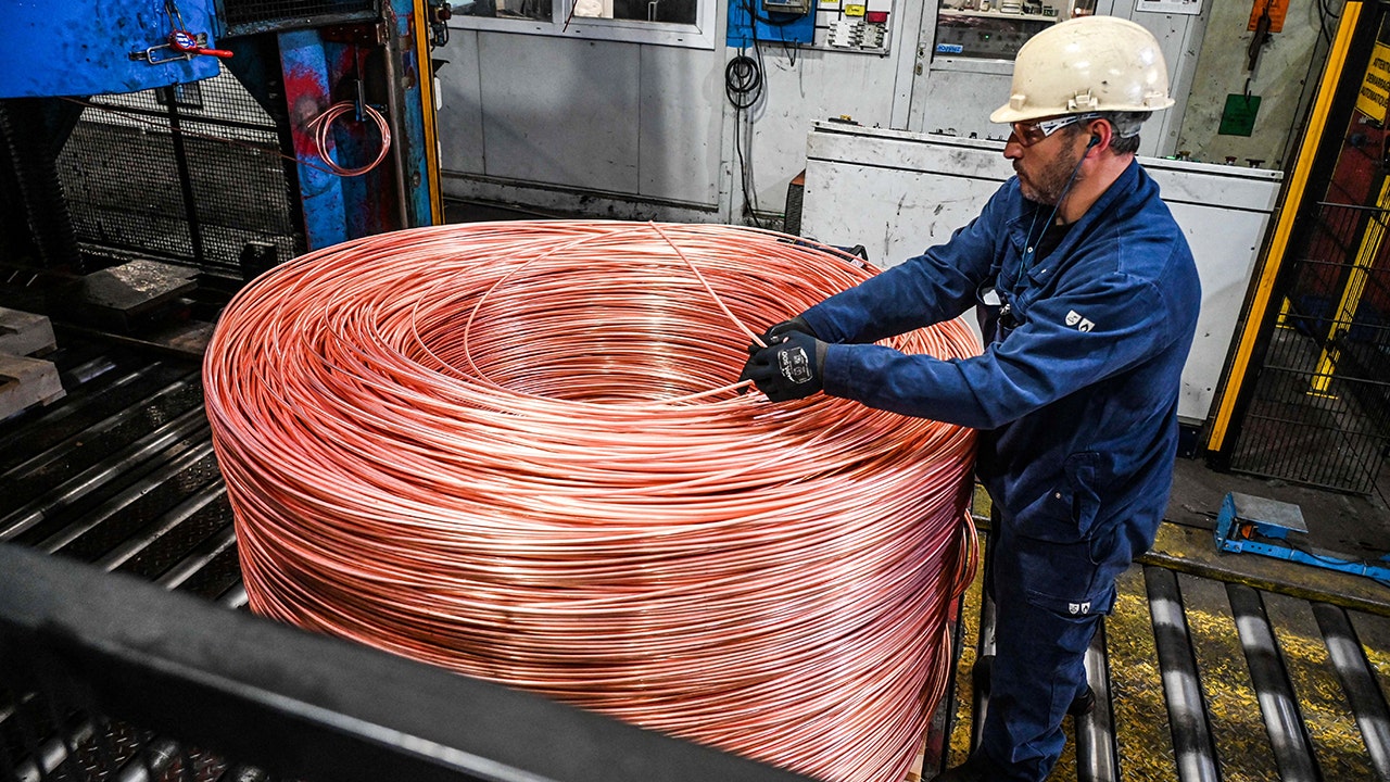 Copper prices sink, flashing another recession warning