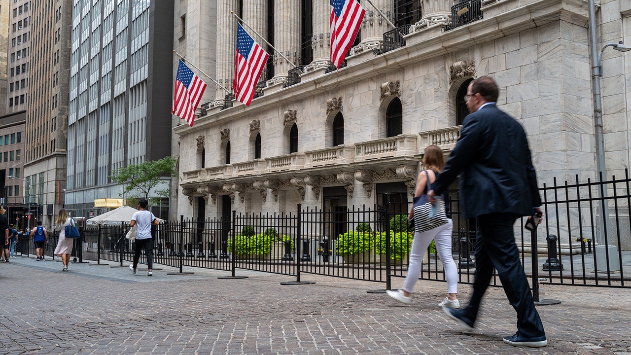 Is the United States entering a recession? 1 Is the United States entering a recession? thumbnail