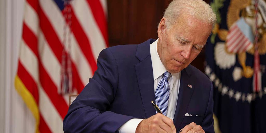 https://a57.foxnews.com/static.foxbusiness.com/foxbusiness.com/content/uploads/2022/07/1024/512/57ca2c19-biden.jpg?ve=1&tl=1