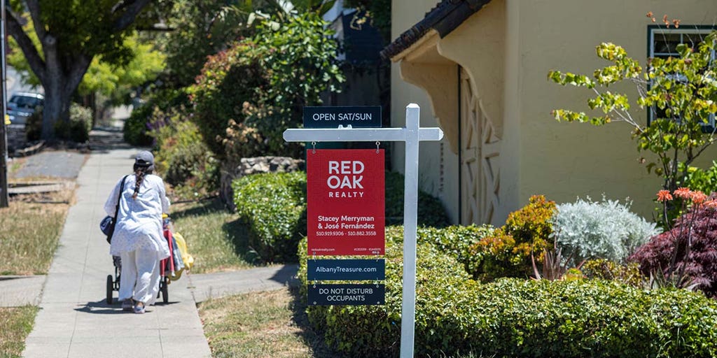 US pending home sales drop 1% in July, tumbling to lowest level since 2020 - Vimarsana News