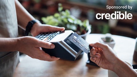 Esta es la cantidad de cargos por pagos atrasados de tarjetas de crédito que cuestan a los clientes por año, dice la CFPB