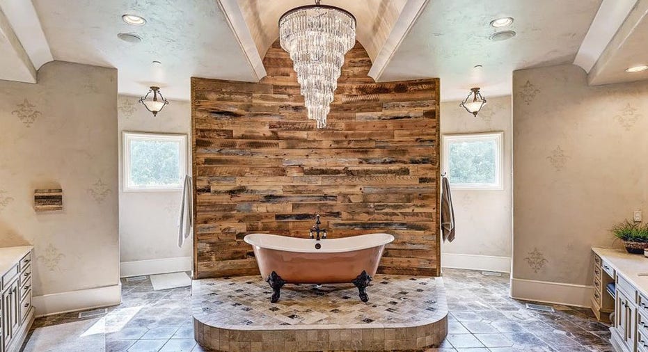 bathtub Mooresville, North Carolina home