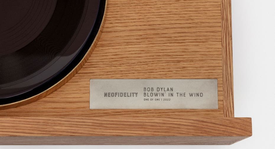 Bob Dylan 2021 'Blowin' in the Wind' disc next to NeoFidelity label