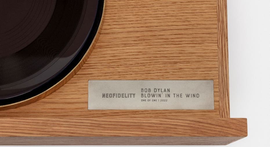 Bob Dylan 2021 'Blowin' in the Wind' disc next to NeoFidelity label