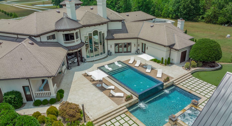 Mooresville, North Carolina pool deck