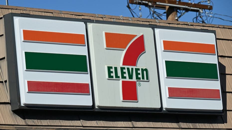 7-Eleven signage