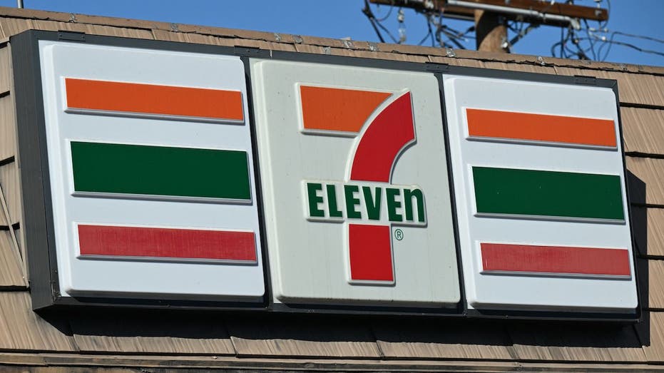 7-Eleven signage