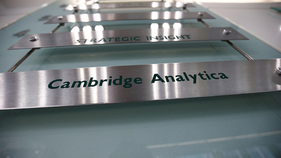 Cambridge Analytica identificada en edificio de oficinas de Londres