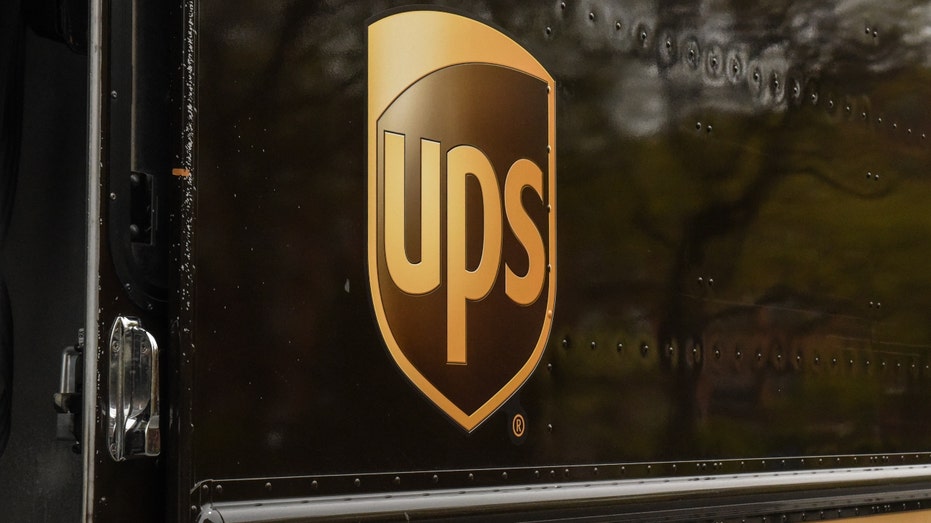 A UPS logo