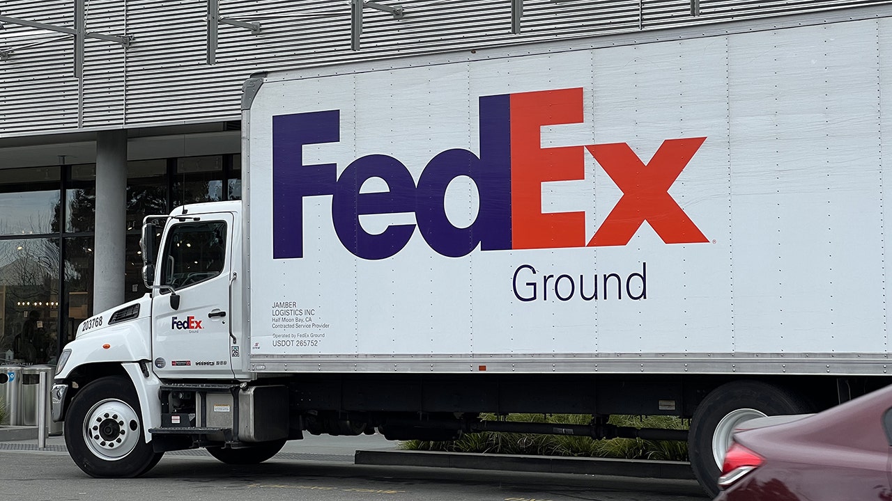 FedEx says it could possibly manage vacation delivery rush FedEx says it could possibly manage vacation delivery rush