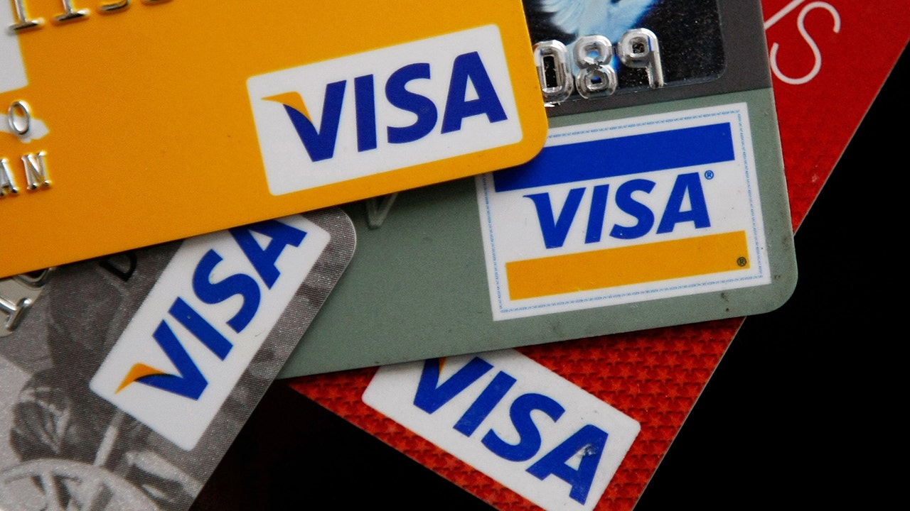 More Americans racking up credit card debt as inflation rages
