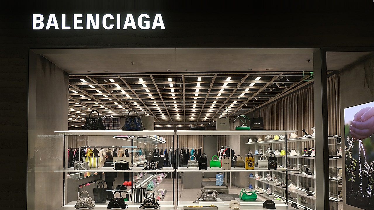 Balenciaga authorized retailers outlet