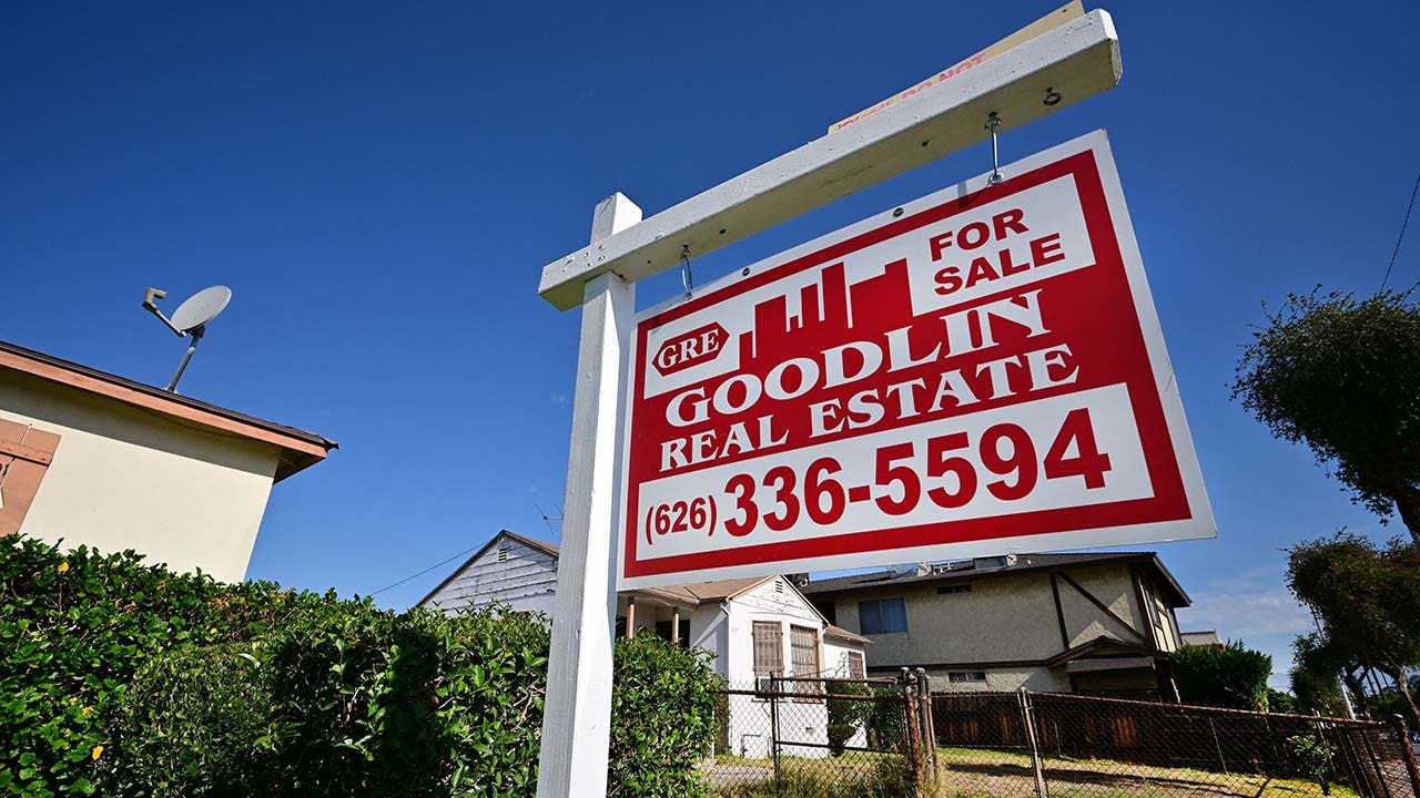 US home price gains fall sharply in November as rising mortgage rates cool housing market US home price gains fall sharply in November as rising mortgage rates cool housing market