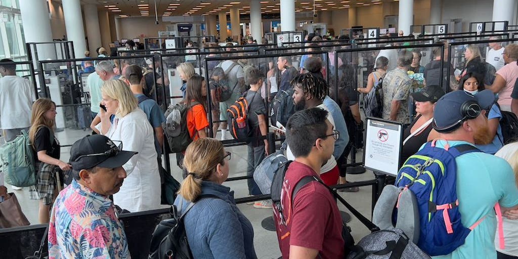 United Airlines' new boarding policy gets mixed reviews from travelers - Vimarsana News
