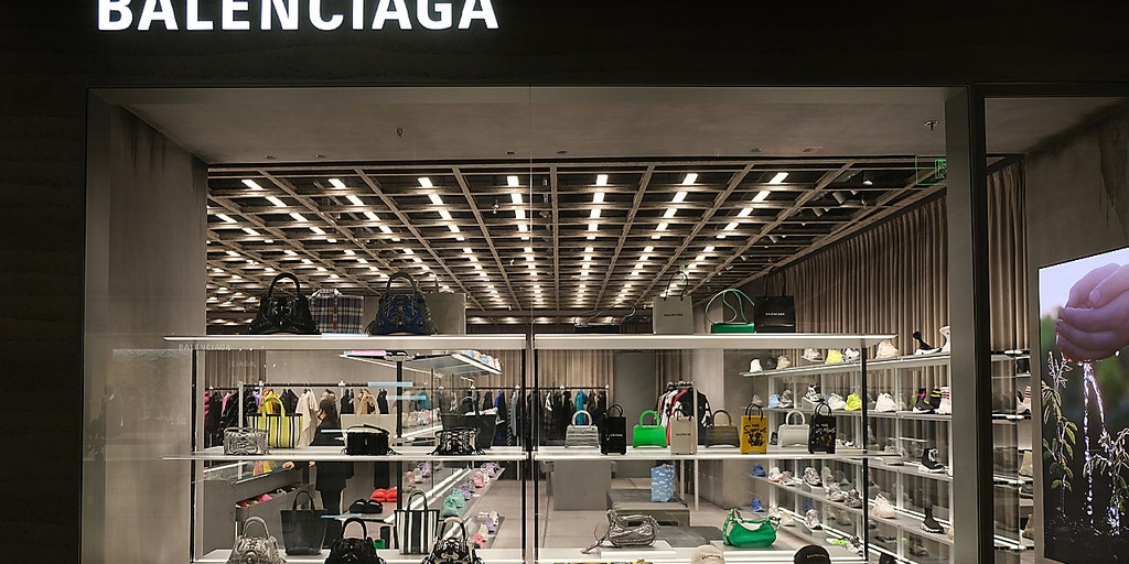 Balenciaga $1800 Trash Bag 😮 Is fashion trolling us at this point? 🤯  LONDON LUXURY SHOPPING VLOG 