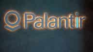 Palantir shares drop by 15% after lowering their expected revenue forcast