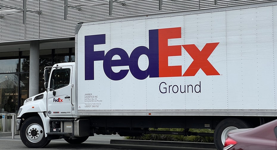 FedEx Ground truck