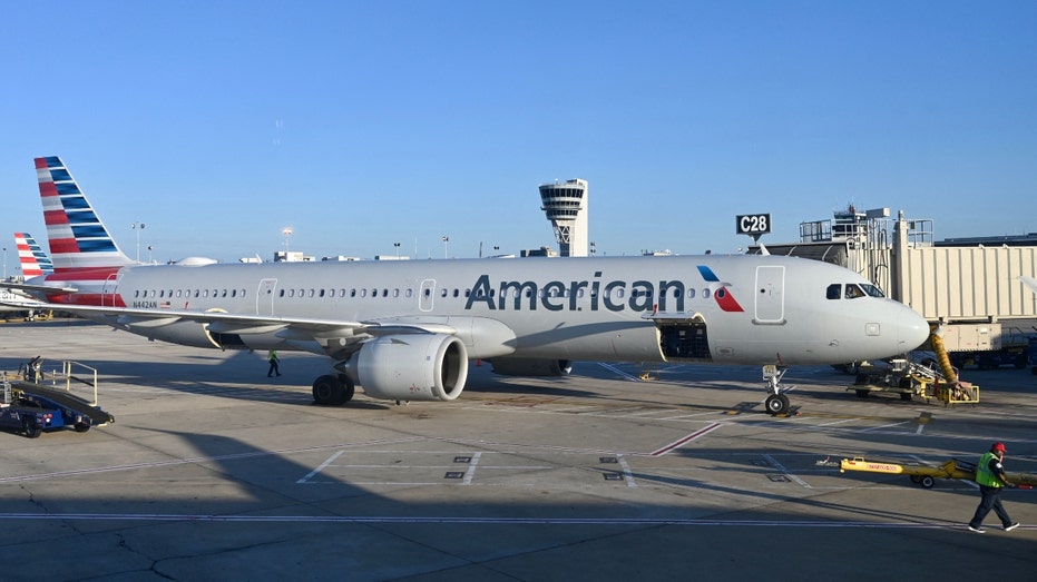 American AIrlines plane