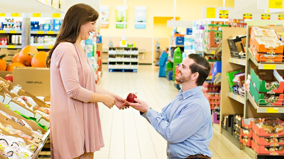 Man proposes in ALDI