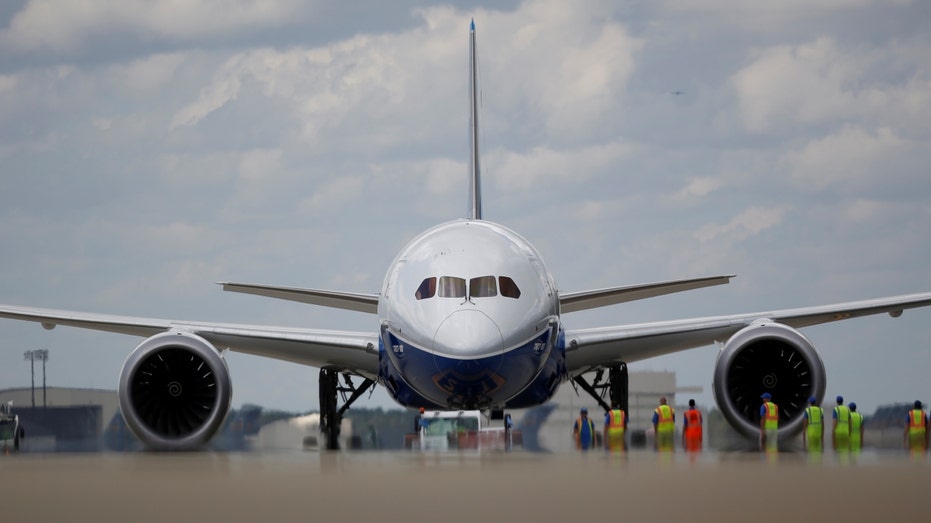 Boeing 787-10 Dreamliner workers