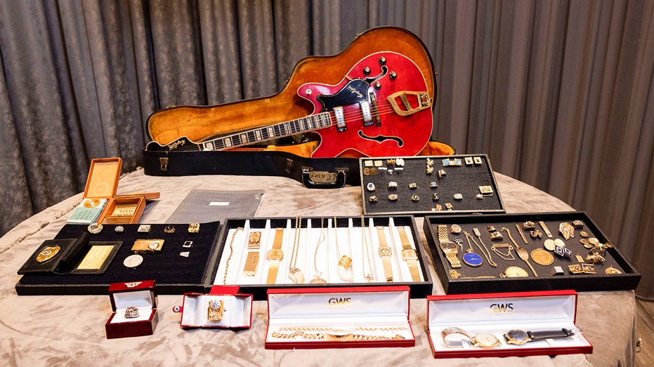 Elvis collection up for auction