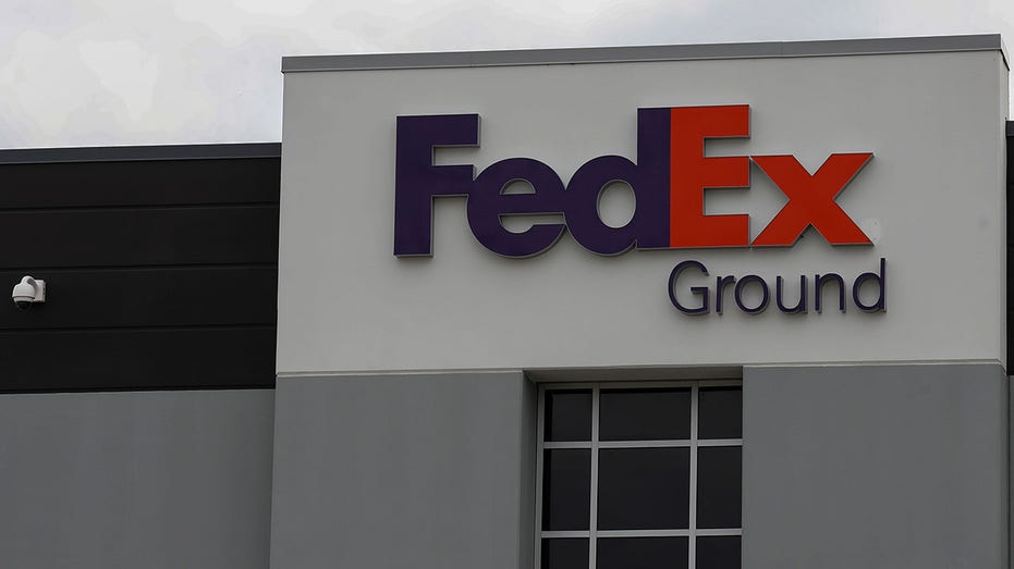 FedEx cuts ties with ground delivery contractor, files suit - Fox Business