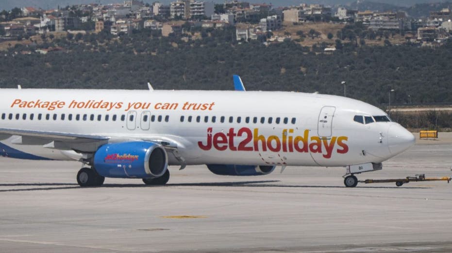 El avión Jet2 realiza un aterrizaje de emergencia en Grecia después de que los pasajeros dicen que el piloto se desmayó: informe