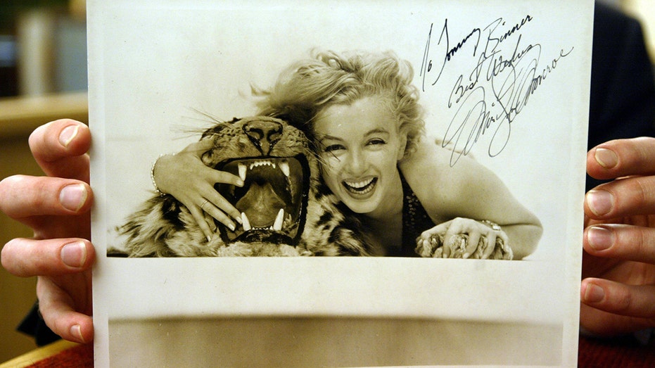 Marilyn Monroe autograph