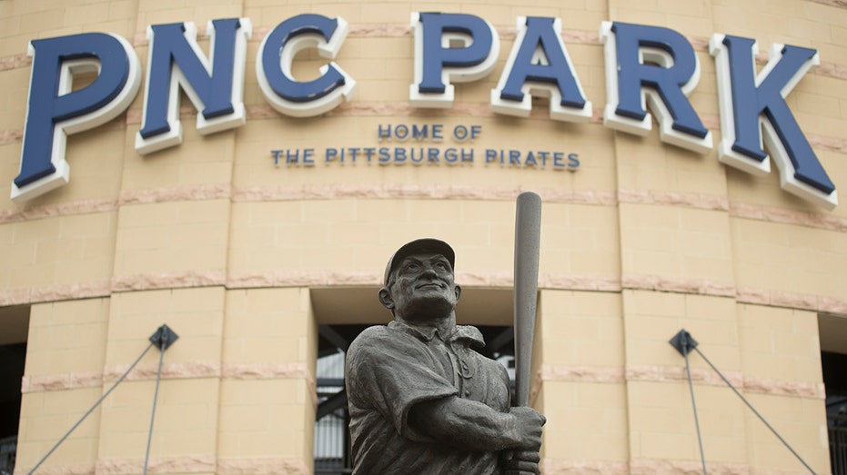 Honus Wagner statue