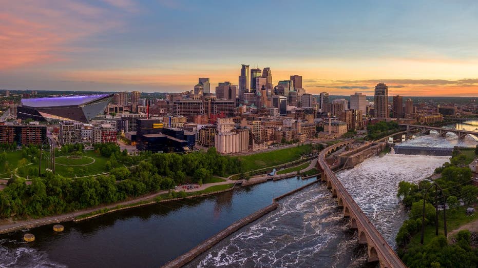 Minneapolis, Minnesota skyline at dusk