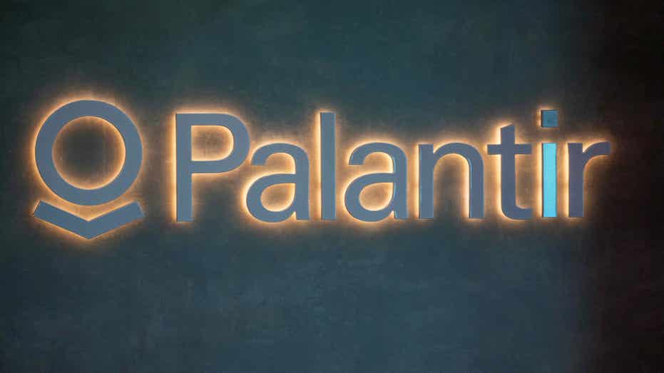 Palantir logo