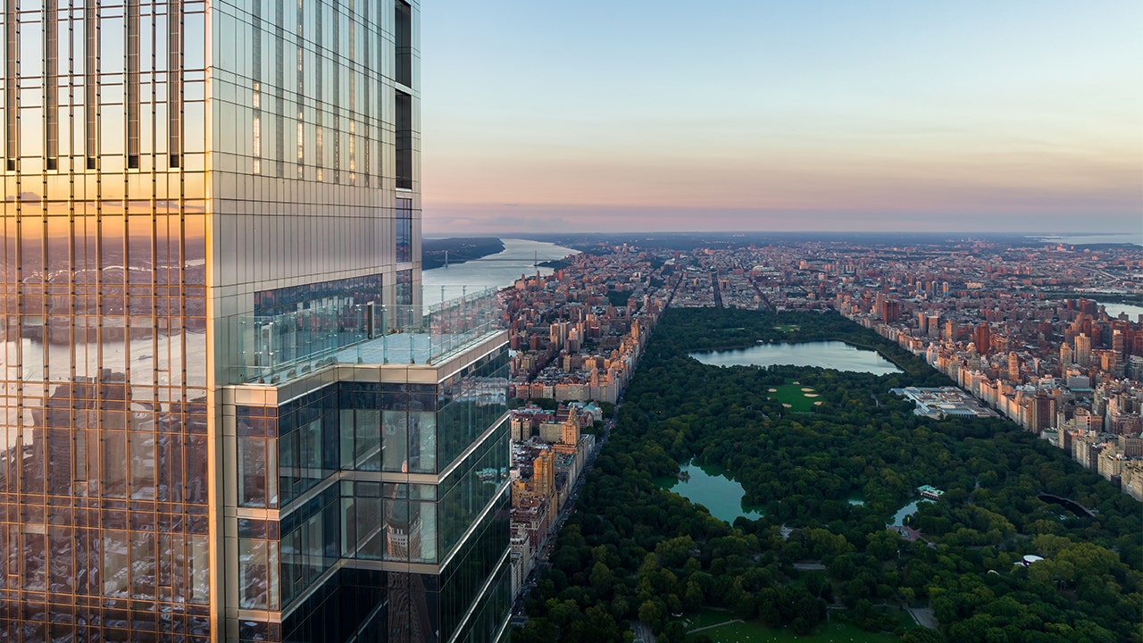 NYC 'billionaires row' penthouse, world's highest residence
