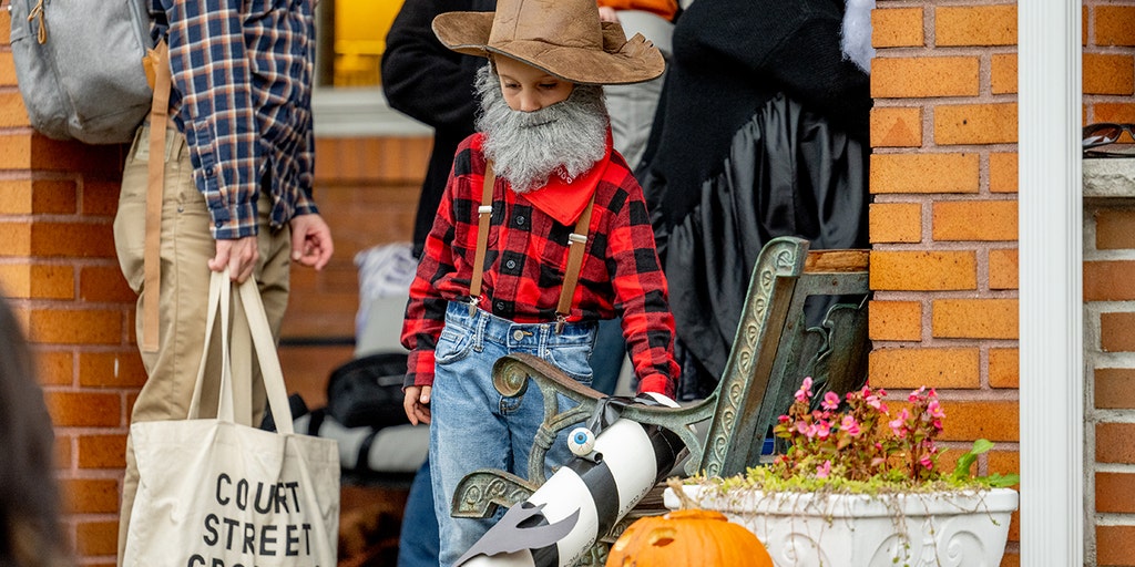 Halloween candy prices expected to jump 34% but its not deterring shoppers - Vimarsana News