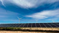 Tiny Oregon town hosts 1st wind-solar-battery ‘hybrid’ plant