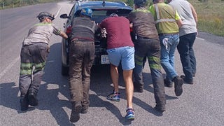 HOT & COAL’D: Kind miners help tourists push dead electric car