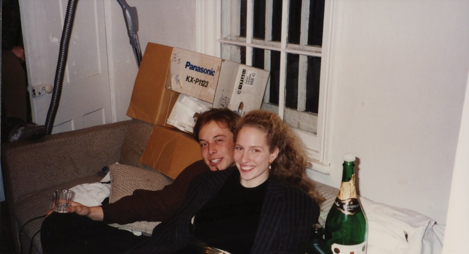 Gwynne and Elon in Kimbal's apartment