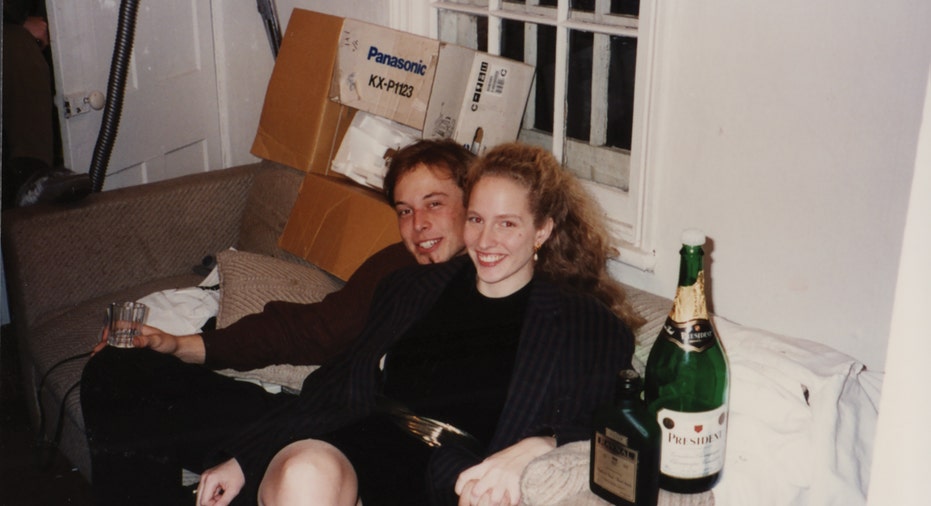 Gwynne and Elon in Kimbal's apartment