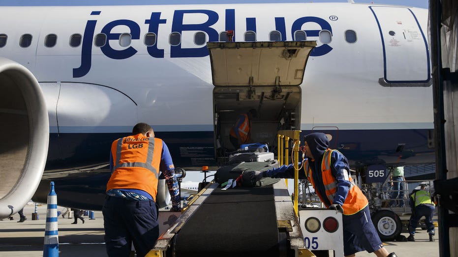 JetBlue ground crew loading baggage