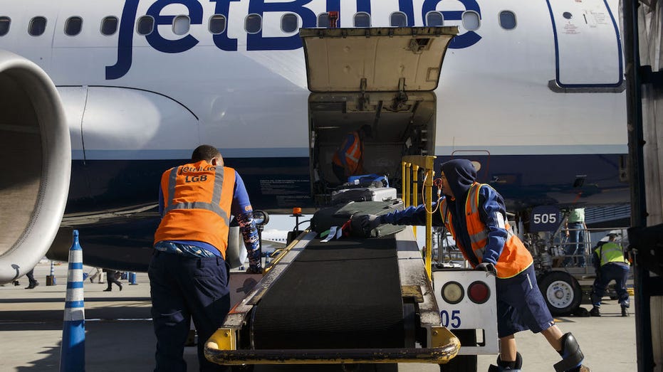 JetBlue ground crew loading baggage