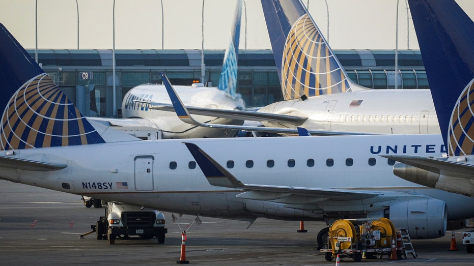 United Airlines planes
