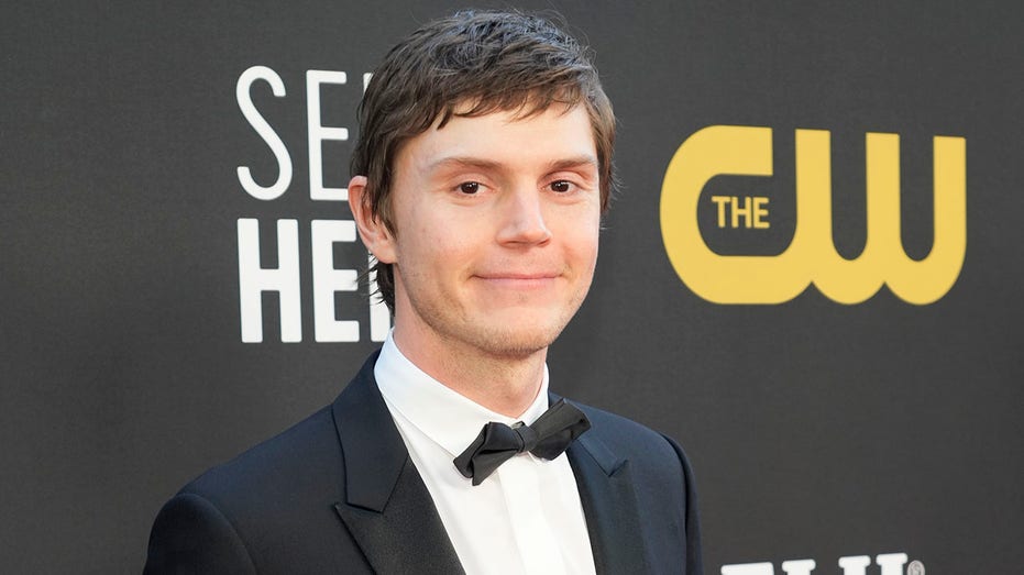 Evan Peters red carpet