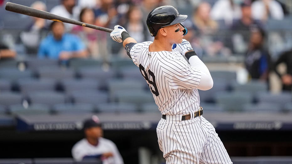 Aaron Judge watches home run