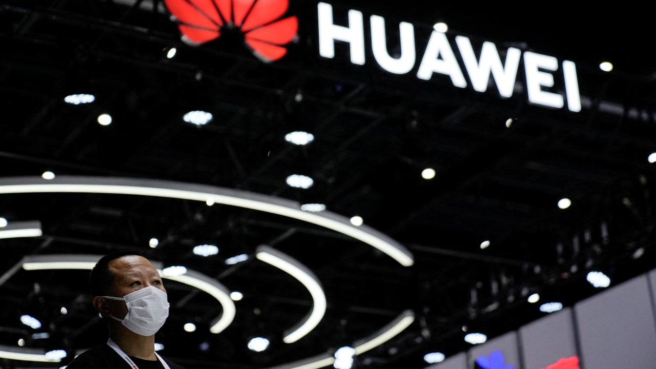 FCC bans Huawei and ZTE equipment from being sold in US