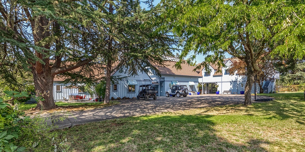 'Dallas' star Patrick Duffy lists $14M Oregon ranch with bass pond, pool house and wine cave - Vimarsana News
