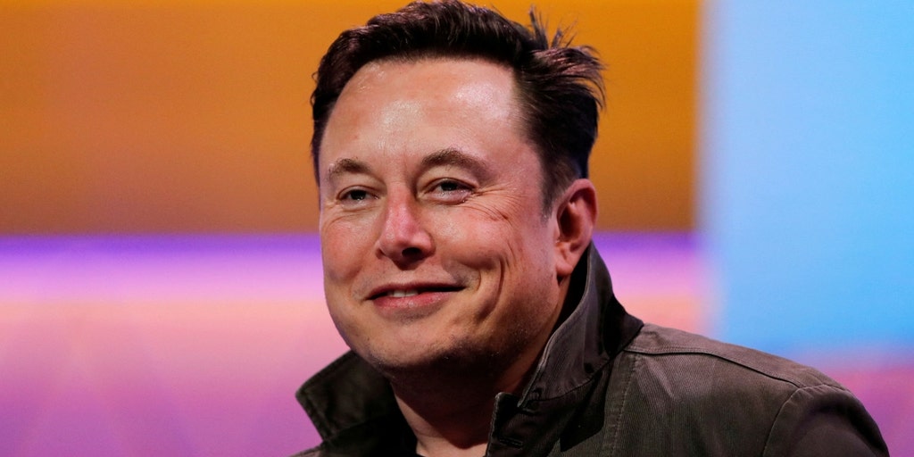 Elon Musk meets Apple CEO Tim Cook, says Twitter not at risk of getting pulled from App Store - Vimarsana News