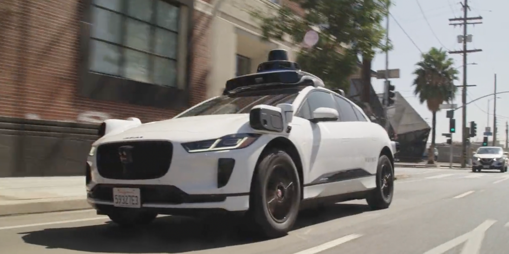 Waymo robotaxis coming to LA - Vimarsana News