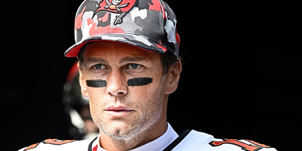 Tom Brady risks losing ENTIRE investment after FTX exchange he plunged  fortune into crash