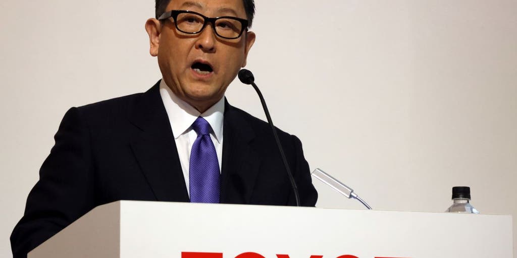 Toyota president says 'silent majority' questioning electric vehicle-only push: 'We shouldn't limit ourselves' - Vimarsana News