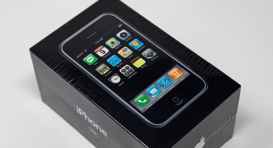 besøg Berri krater Unopened first-generation iPhone sells for over $39K at auction | Fox  Business